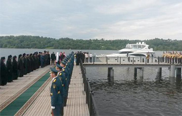 Патриарх Кирилл прибыл к прихожанам на яхте за $4 миллиона