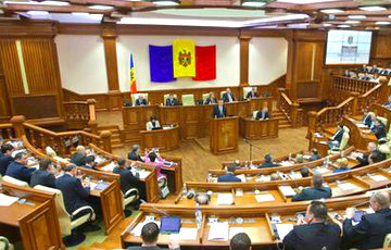 Парламент Молдовы назначает новое правительство