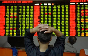 На фондовом рынке Китая снова обвал - индексы упали на 5-6%