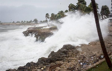 Мощный шторм разрушил государство в Карибском море