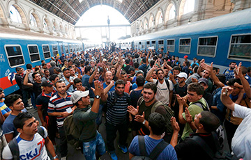 Вакзал у Будапешце зачынілі праз наплыў мігрантаў