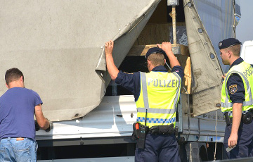 Под Веной обнаружен грузовик с 24 подростками-мигрантами