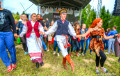 Минчане в национальных костюмах зажигают на фестивале «Камянiца»