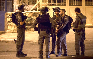 Теракт в Иерусалиме: 19-летний араб открыл стрельбу по людям.