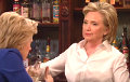 Хиллари Клинтон снялась в юмористическом шоу в роли бармена