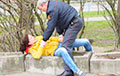 В сеть попали фото, как мать из Бобруйска «избивает» милиционера