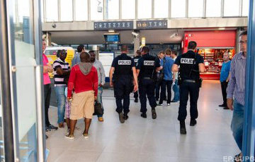 Героя, спасшего от террориста поезд во Франции, тяжело ранили в Калифорнии