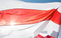 Белорусы массово вывешивают бело-красно-белые флаги в честь Дня Воли