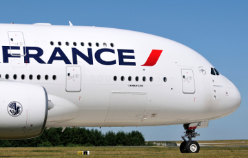 Самолет Air France совершил вынужденную посадку в Санкт-Петербурге