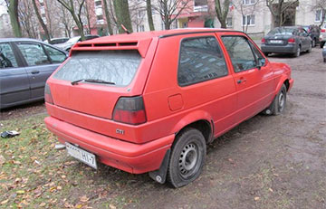 В Минске порезали колеса у 20 неправильно припаркованных автомобилей