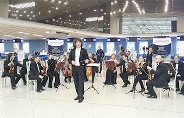 Пассажиров в аэропорту Минска встречал оркестр