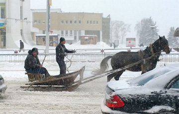 По улицам в центре Витебска ездят на санях