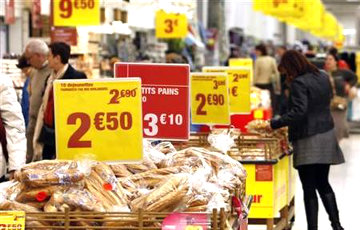 Во Франции официально запретили выбрасывать еду из супермаркетов