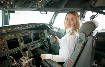 В «Белавиа» появилась первая женщина-пилот