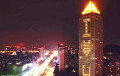 Китаец «написал» признание в любви на небоскребе