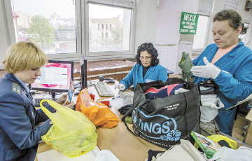 Лимит на шопинг: На границе могут забрать и личный ноутбук, и дорогое пальто