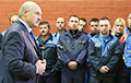 Пресс-служба Лукашенко больше не рискует снимать лица рабочих