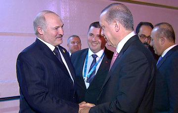Лукашенко встретился в Стамбуле с Эрдоганом