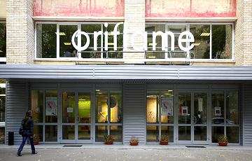 Силовики оцепили центральный офис Oriflame в Москве