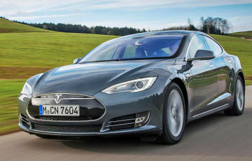 Ілон Маск: Аўтапілот Tesla ўдвая разумнейшы за чалавека