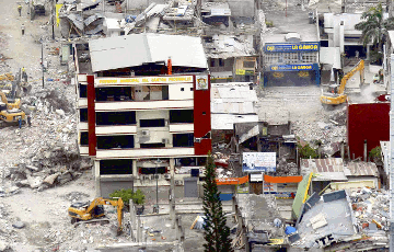 Жыхара Эквадора выратавалі з-пад завалаў праз два тыдні пасля землятрусу