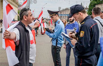 На активиста «Европейской Беларуси» составляют протоколы «оптом»