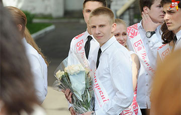 Сына премьер-министра Кобякова освободили от выпускных экзаменов