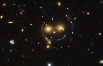 В космосе найдено идеальное кольцо Эйнштейна