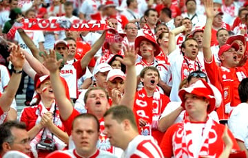 Польские болельщики привезли на ЧЕ-2016 50-метровый флаг