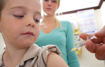 Смерть ребенка в Гродно: причину не назвали, но вакцину оправдали