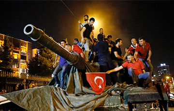 Итоги турецкой ночи: около 200 погибших, более 2800 задержанных