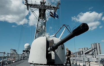 Мятежники захватили фрегат и взяли в заложники командующего ВМС Турции