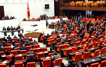Парламент Турцыі прыняў спрэчны закон аб выбарах