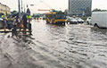 На столичную Серебрянку опустился ливень: вновь на улицах потоп