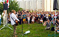 Сотни людей собрались на выступление Вольского в Минске