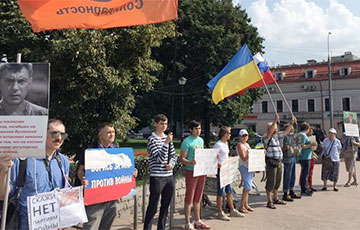В Москве напали на протестующих против войны в Украине
