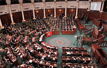 Парламент Туниса вынес вотум недоверия премьер-министру страны