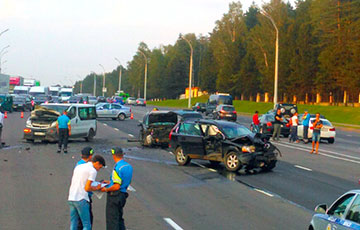 На въезде в Минск масштабное ДТП: движение серьезно затруднено