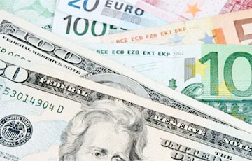 На торгах 3 апреля доллар и евро подорожали