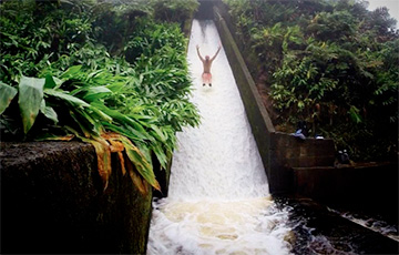 Туристы обнаружили уникальный водопад на Гавайях