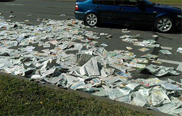 “Sovetskaya Byelorussia” Goes To Graveyard: Thousands Newspapers Tossed Away At Minsk Exit