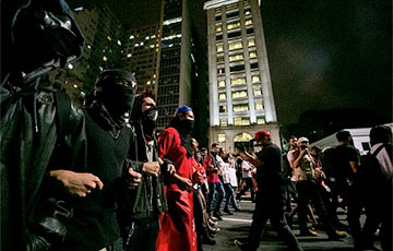 Противники импичмента президента Бразилии учинили беспорядки