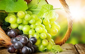 Названы шесть полезных свойств винограда