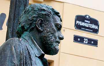В Петербурге открыли памятник Сергею Довлатову