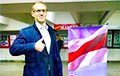 Дашкевич на свободе и собирает подписи за национальный флаг