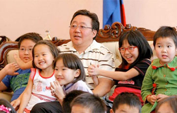 Президент Монголии воспитывает 28 детей