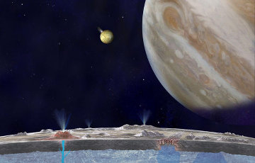 NASA показало огромные водяные гейзеры на спутнике Юпитера