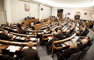 Сенат Польши принял без поправок законопроект о реформе Верховного суда