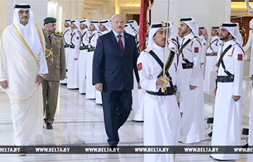 Lukashenka Asks Qatar To Look for at Least Three "Profitable Projects"