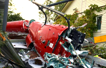 Появилось видео падения вертолета с пьяными туристами на частный дом в Сочи